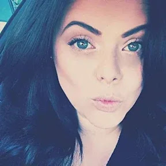 Meet your Posher, Riane - Picture 1 of 1